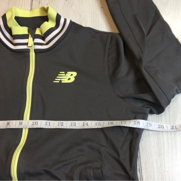 New Balance Ladies Track Jacket SZ Medium Full Zip - Picture 4 of 7